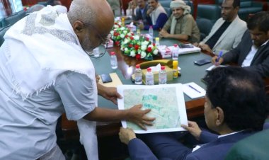 محافظ المهرة يوجّه بتشكيل لجنة فنية لحصر وحماية الحجوزات الحكومية