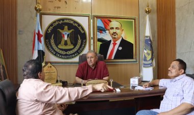 فريق التوجيه والرقابة الرئاسي يبحث مع مدير عام مديرية الحوطة تنسيق جوانب العمل المشترك