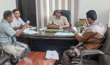 مدير عام بروم ميفع يوقع اتفاقية تنفيذ مشروعي الشباب والرياضة مع المقاول المنفذ مؤسسة يسلم المحمدي