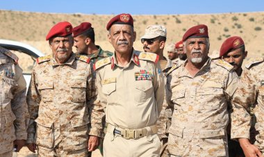 قائد المنطقة العسكرية الثانية يتفقد جاهزية لواء حضرموت بمناطق انتشاره في دوعن