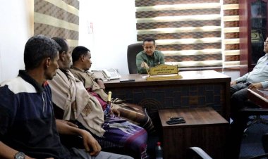 رئيس انتقالي لحج يبحث مع مدير عام تبن أوضاع المديرية خدمياً وتنموياً