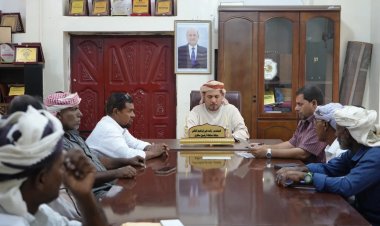 محافظ سقطرى يقود استعدادات موسم الصيد البحري