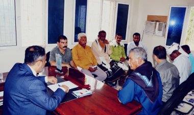 رئيس انتقالي أبين يلتقي تكتل الأحزاب السياسية بالمحافظة