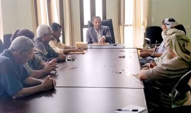 محافظ أبين يناقش تنفيذ مشاريع مياه في قرى النخعين