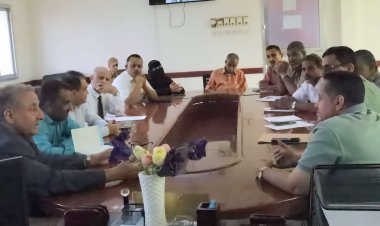 فريق التوجيه والرقابة الرئاسي يلتقي مدير عام الصحة والسكان في محافظة لحج