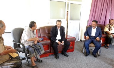 محافظ أبين يناقش مع مدير عام لودر تفعيل نشاط النظافة