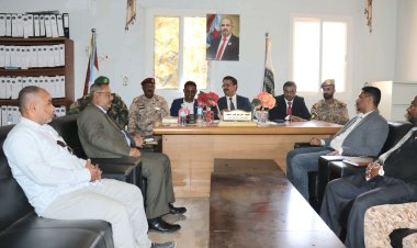 فريق التوجيه والرقابة الرئاسي يبحث مع اللواء الأول مشاة بحري سبل تعزيز الجاهزية العسكرية بسقطرى