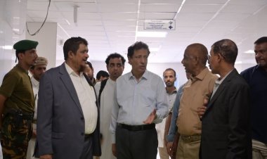 محافظ المهرة يتفقد العمل في إعادة تأهيل مستشفى الغيضة المركزي