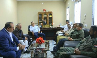 فريق التوجيه والرقابة الرئاسي والحالمي يناقشا تفعيل الدور الرقابي لضبط الأسعار في اسواق محافظة لحج