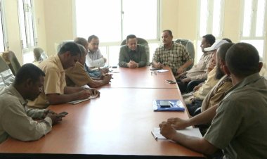 فريق التوجيه والرقابة الرئاسي يلتقي بمدير عام المؤسسة المحلية للمياه والصرف الصحي في محافظة لحج