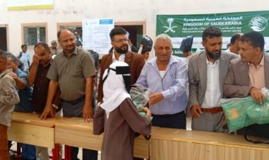 مركز الملك سلمان يدشن مشروع تحسين البيئة التعليمية للأطفال النازحين بمديرية الضالع