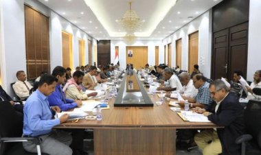 محافظ حضرموت يتعهد بتصحيح ملف المعلمين المتعاقدين