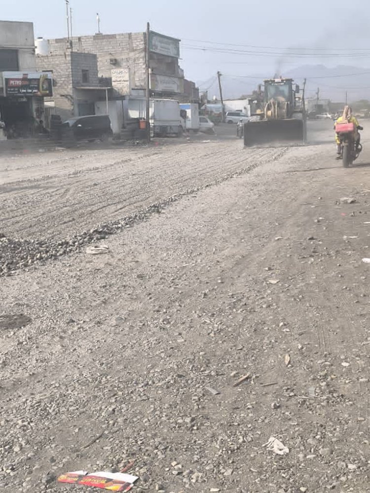 انطلاق مشروع سفلتة الشارع العام بسوق شقرة لتحسين البنية التحتية وتسهيل الحركة التجارية