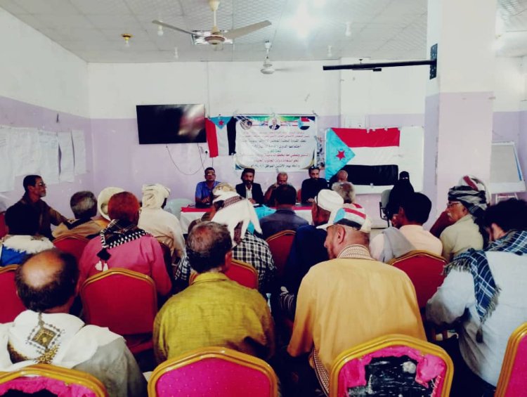 القيادة المحلية لانتقالي خنفر تعقد اجتماعها الموسع للفصل الثاني وتشدد على ضبط المتلاعبين بالأسعار