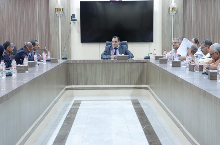 السقطري يؤكد على تعزيز الأداء المالي والإيرادي خلال اجتماع موسع بوزارة الزراعة والثروة السمكية بعدن