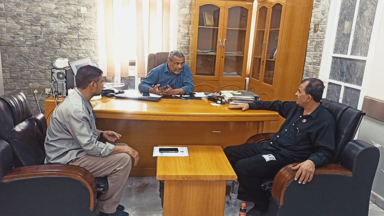 انتقالي أبين يناقش مع إدارة فرع البنك المركزي بالمحافظة الإجراءات القانونية تجاه المتلاعبين بأسعار الصرف
