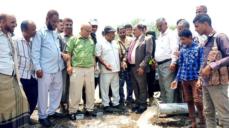 محافظ الضالع يتفقد سير العمل لمشروع المياه في منطقة حجر