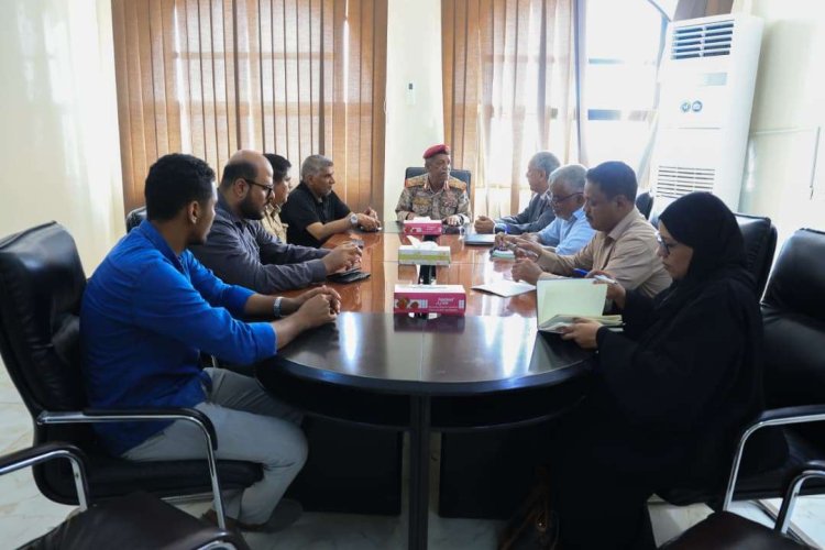 فريق التوجيه والرقابة الرئاسي يعقد لقاءً مشتركًا مع قائد المنطقة العسكرية الثانية ومدير أمن ساحل حضرموت