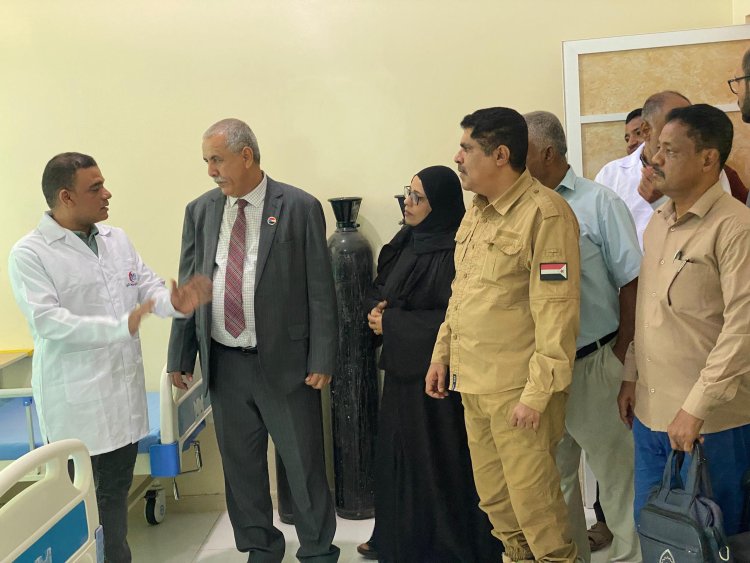 فريق التوجيه والرقابة الرئاسي يزور مستشفى 24 أبريل العسكري بالمكلا