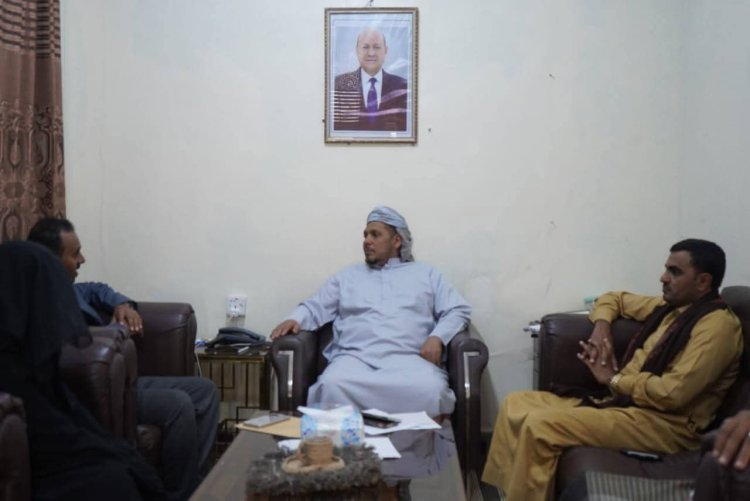 محافظ سقطرى يلتقي قيادة فرع الهيئة العامة للشئون البحرية بالمحافظة