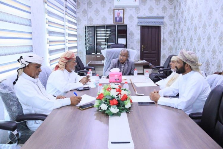 وكيل المحافظة لشؤون الساحل يثمن جهود اللجنة المجتمعية في الحفاظ على الثروة السمكية