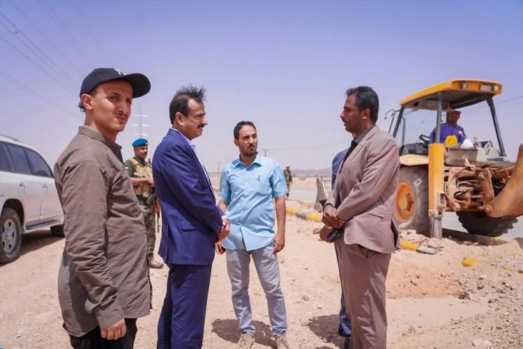 المحافظ بن الوزير يدشّن مشروع إنارة المدخل الغربي لشارع الشهيد قطن