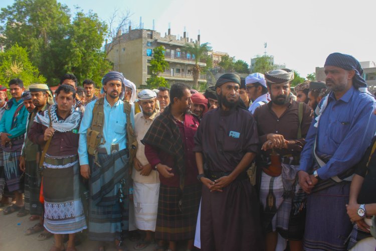 صلح وعفو اجتماعي كبير في أبين: أسرة المرحوم محمد علي سالم تعفو عن المواطن عبدالرحمن الشنيني بحضور قيادات رفيعة