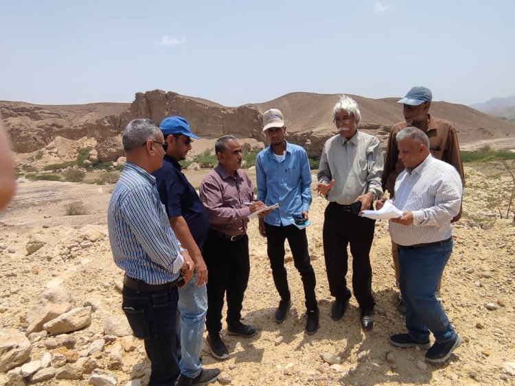 بتكليف من الوزير السقطري.. فريق مشترك من وزارتي الزراعة والأسماك والمياة والبيئة وزراعة حضرموت ومنظمة الفاو ينفذون نزول ميداني إلى وادي حجر