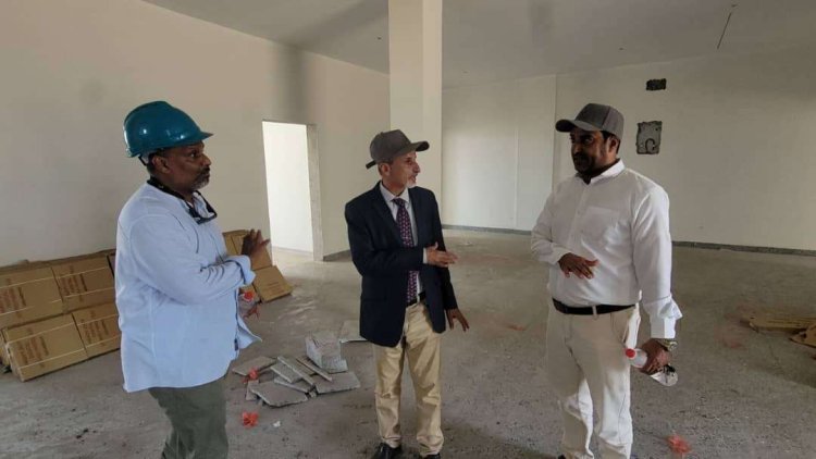 الوكيل الشبحي يطّلع على سير العمل في مشروع المستشفى الجديد الجاري تنفيذه بتمويل إماراتي في العاصمة عدن
