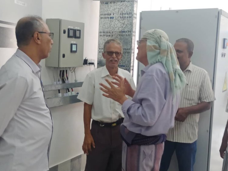 وكيل وزارة المياه والبيئة يتفقد مشاريع مؤسسة المياه والصرف الصحي بوادي حضرموت ويؤكد أهمية تشغيل محطة المعالجة بصليلة