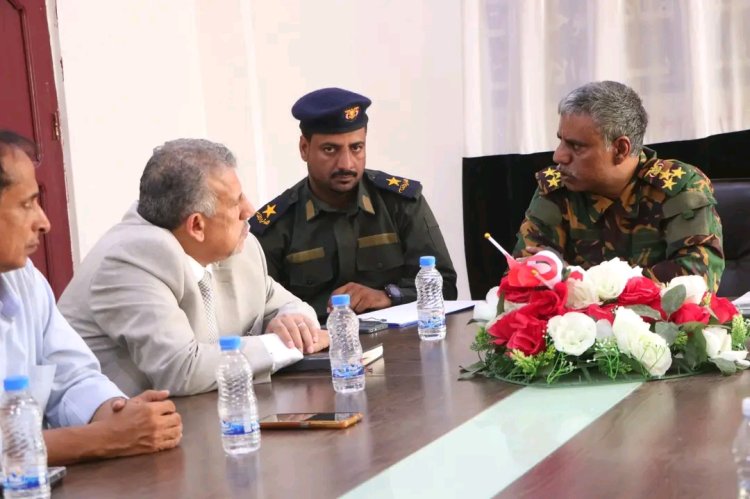 فريق التوجيه والرقابة الرئاسي يزور إدارة أمن محافظة المهرة
