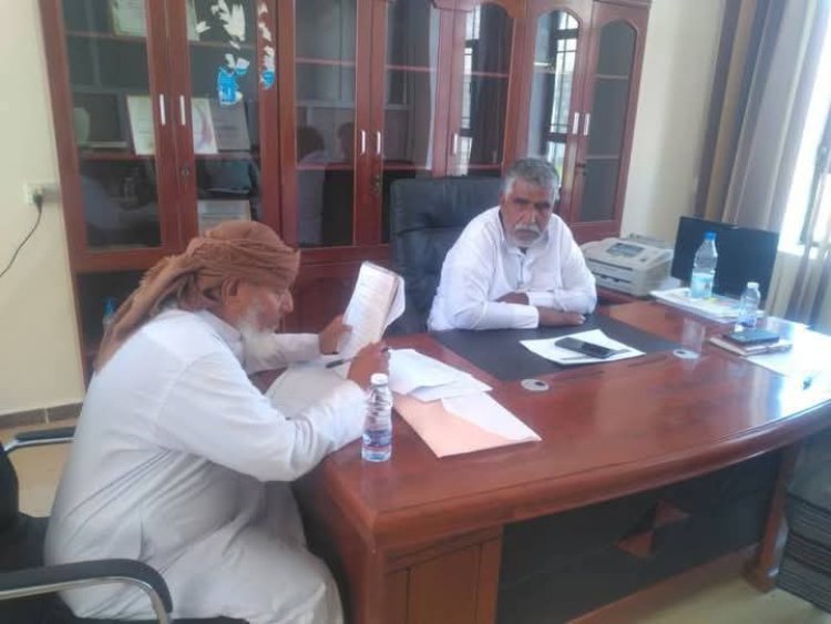 مدير عام حات بالمهرة يلتقي قيادة مكتب التربية والتعليم لمناقشة أوضاع القطاع التربوي