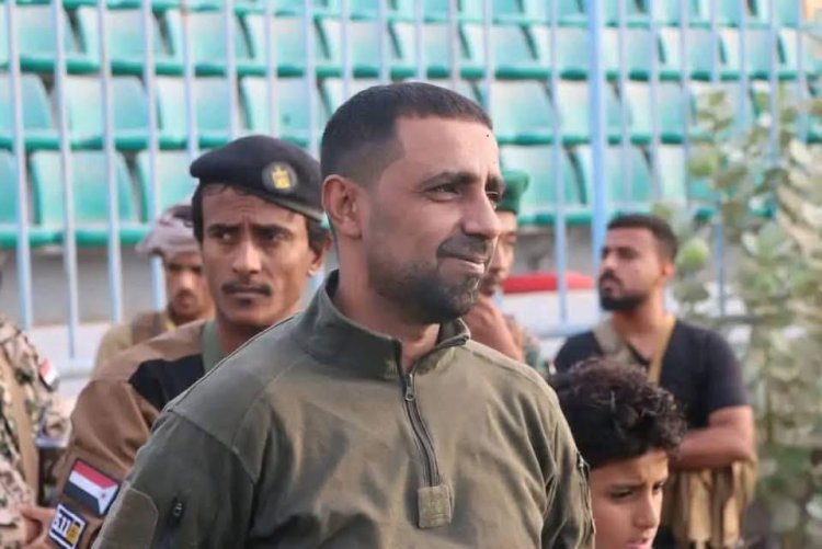 الوكيل الأول لمحافظة لحج صالح البكري يهنئ عواد أحمد بمناسبة تعيينه وكيلاً لمحافظة لحج لشؤون الأمن والدفاع