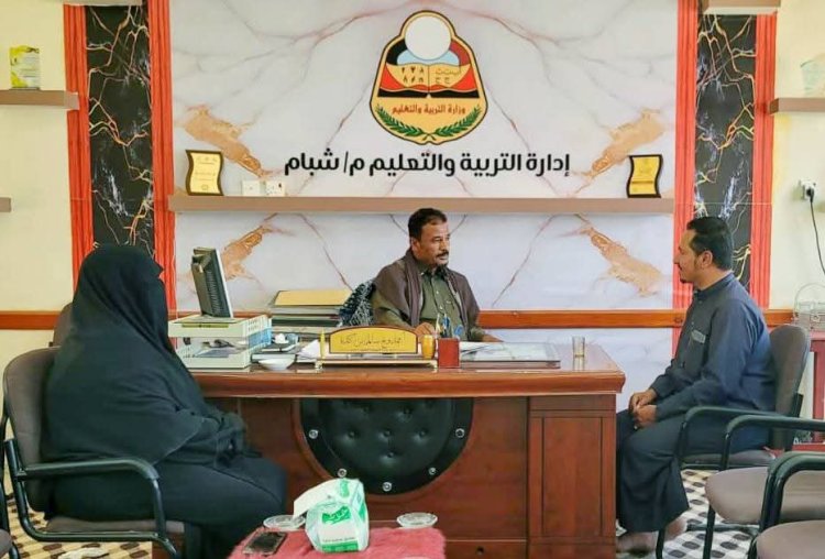 مدير تربية شبام يبحث مع إدارة الوسائل التعليمية بمكتب الوزارة تعزيز بيئة التعليم التطبيقي وتفعيل المختبرات وتدريب الكوادر التعليمية