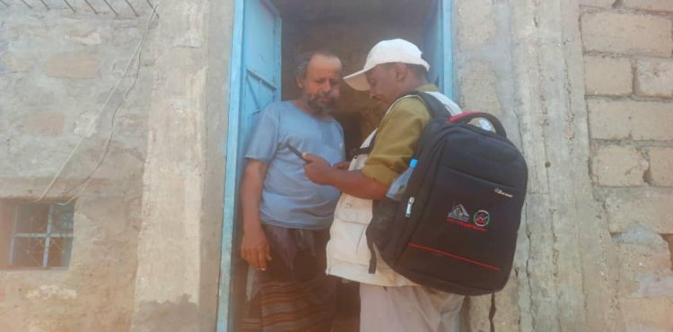 باحثو مكتب الإحصاء بلحج يواصلون المسح الميداني لميزانية الأسرة في طور الباحة