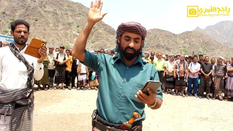 مشهد قبلي فريد في يافع يوحد العوذلي والمسافري ويخلّد المصالحة باسم مولود جديد