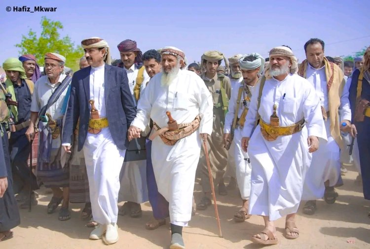 محافظ شبوة ينجح في إنهاء قضية قبلية معقدة بين قبائل خليفة وعبيدة