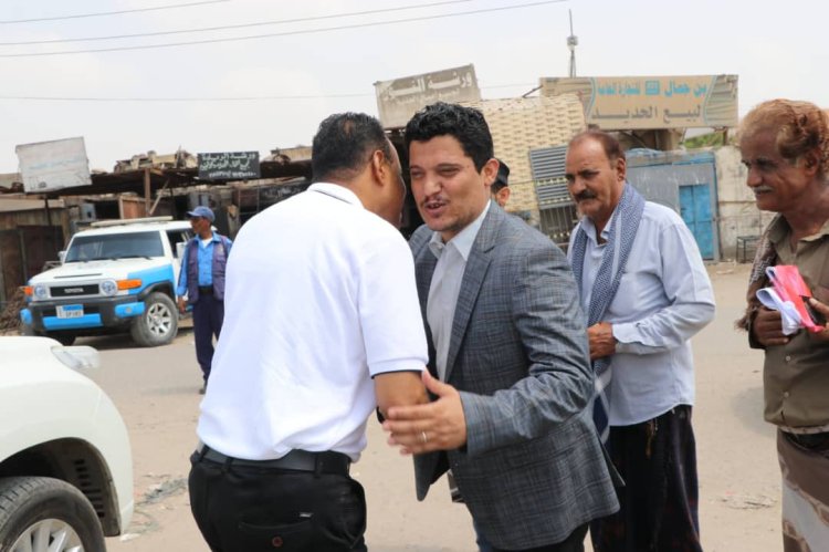 مدير عام البريقة ورئيس صندوق صيانة الطرق يبحثان مشاريع سفلتة وصيانة شوارع المديرية