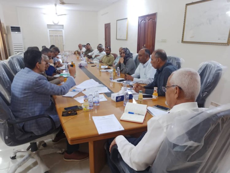 لجنة تصفية مشروع مرافق الصرف الصحي لمدينتي سيئون وتريم تعقد الاجتماع التمهيدي الذي يسبق اجتماع المقاولين