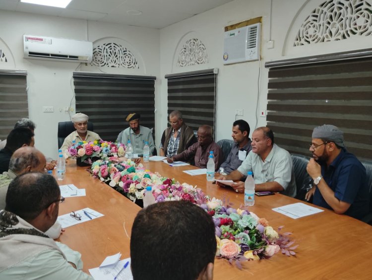 مدير عام جمرك ميناء شحن البري يناقش تعليمات اللجنة الوطنية لتنظيم وتمويل الإيرادات