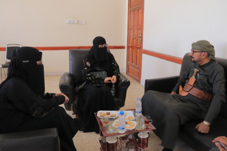 مدير عام شبام يبحث مع مؤسسة صُنّاع البركة تنفيذ برامج تدريبية لتأهيل الكوادر التعليمية