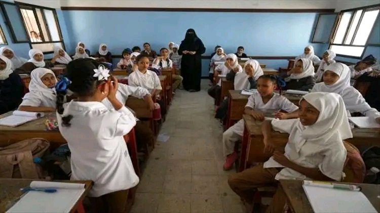 انقطاع الكهرباء يتسبب في إغماء معلمة أثناء التدريس بمدرسة حكومية في دار سعد