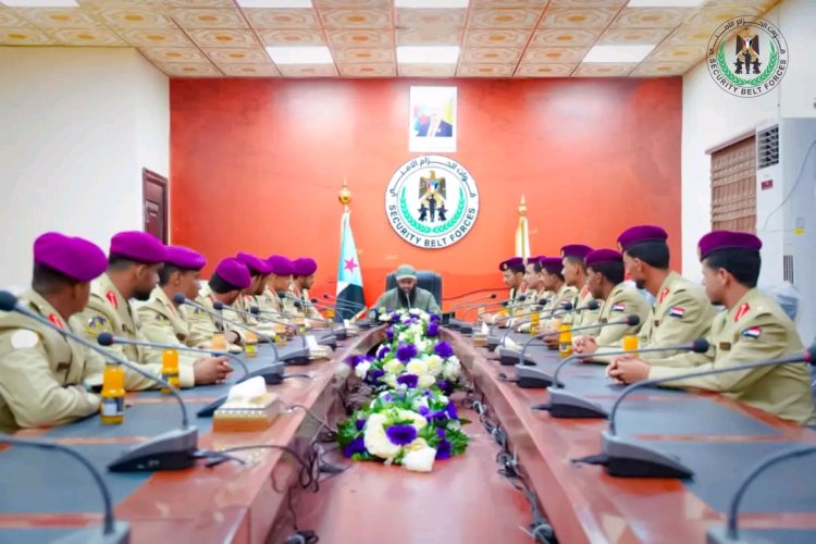 العميد الوالي يلتقي ضباط الحزام الأمني خريجي كلية زايد من الدفعة الثالثة