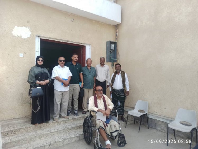 فريق التوجيه والرقابة الرئاسي يتفقد معهد الأوراس وكلية المجتمع بأبين