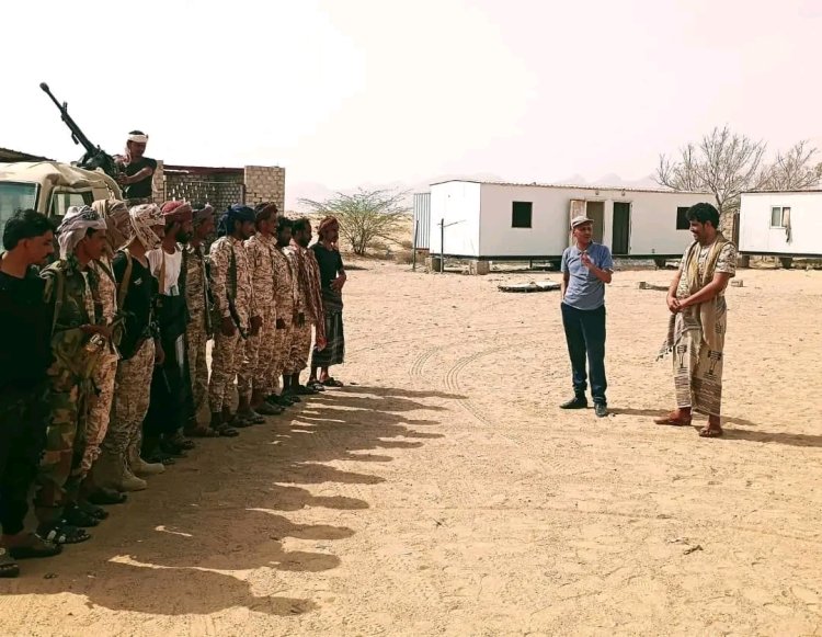 شبوة.. مدير عام مكتب شؤون الغاز يتفقد محطات خط الأنبوب ويشيد بجهود اللواء الثاني مشاة بحري