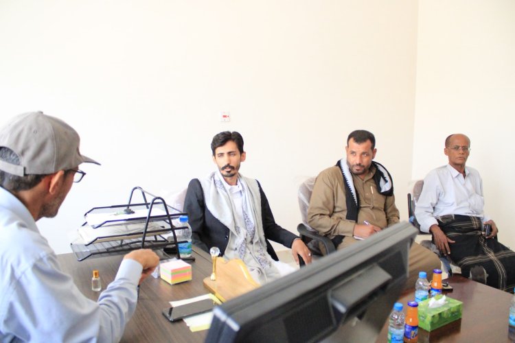 مناقشة آلية تنفيذ مشروع السلال الغذائية للنازحين في لقاء جمع الجابري بمدير العبر وائتلاف الخير