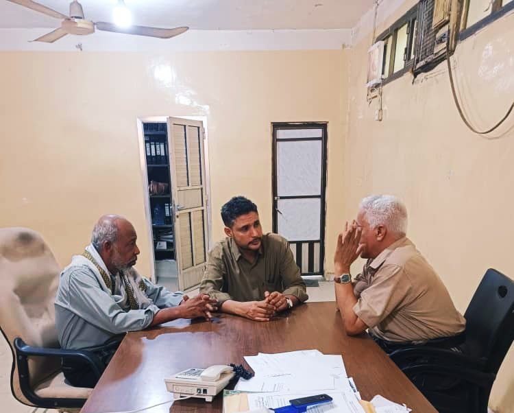 انتقالي أبين يناقش مع مدير مؤسسة الكهرباء أسباب انقطاع التيار وتأخر إمدادات الوقود