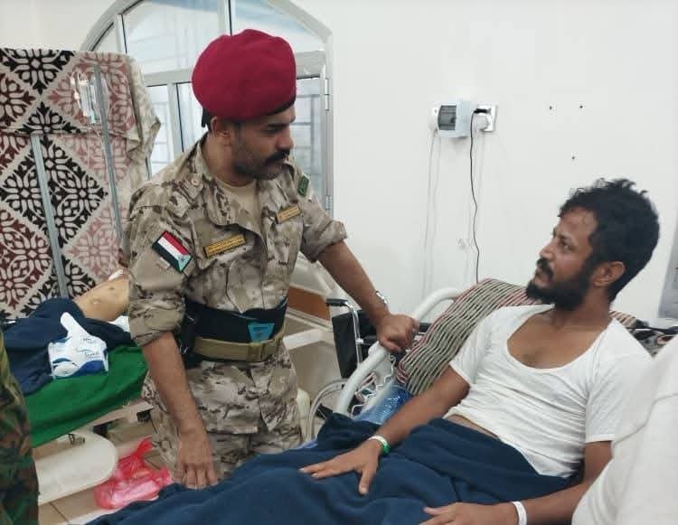 العميد المعكر يتفقد جرحى اللواء السادس دعم وإسناد في مستشفى عبود العسكري بعدن..