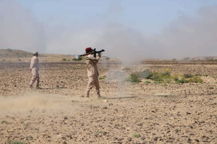 لواء حضرموت ينفذ مشروع رماية بسلاح الآر بي جي ٧ في ختام دورة تخصصية للسلاح بمعسكر قيادته في لبنة بارشيد