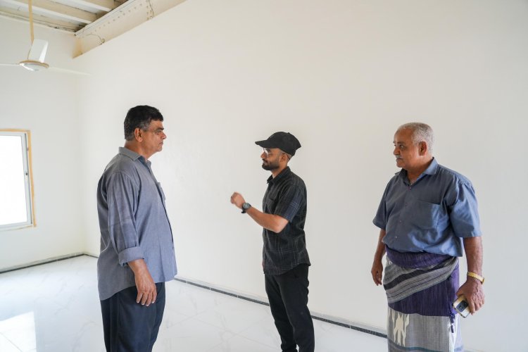 مدير عام صيرة يطلع على سير أعمال ترميم مبنى الأشغال العامة والطرق بالمديرية